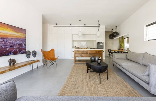 Old North Apartment | AirTLV-Bazel Apartment With Balcony