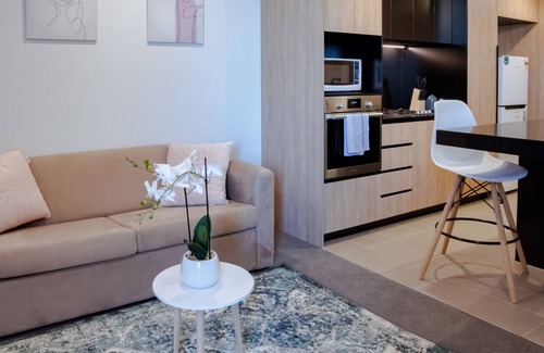 Woolloongabba Apartment | Airtrip Apartments on Deshon St