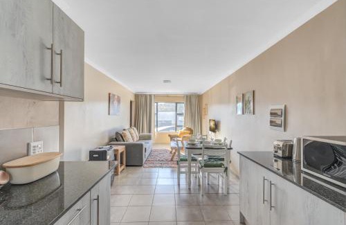 Greater Johannesburg Metropolitan Area Apartment | Airville Luxury Apartments, 7min Drive to Cresta Mall