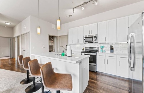 Montopolis Apartment | Airy 2BR king suite, fast WiFi, 8 min to Downtown