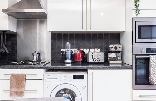 Hoxton Apartment | Airy 4BR Home | Walk to Old St & Shoreditch | 2-Storey Retreat