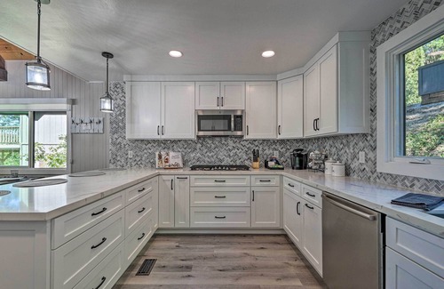 Lake Arrowhead Cabin | Airy Alpine Getaway w/Lake Arrowhead Views!