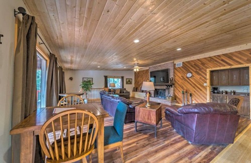 Alto Apartment | Airy Alto Escape w/Deck, Games & Views