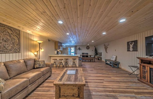 Alto Apartment | Airy Alto Escape w/Deck, Games & Views