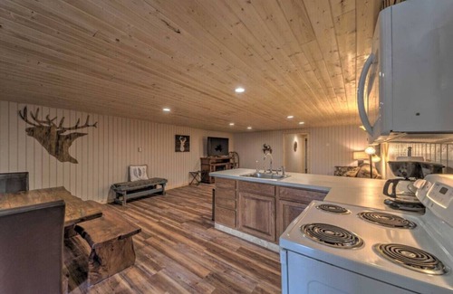 Alto Apartment | Airy Alto Escape w/Deck, Games & Views