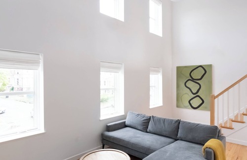 Newburgh Apartment | Airy artsy 2-bedroom loft in Newburgh
