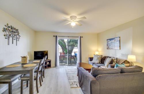 Biloxi Apartment | Airy Biloxi Condo with Patio Walk to Beach!