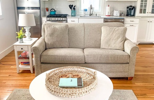 Provincetown House | Airy & Bright home: Cozy retreat for all seasons in provincetown