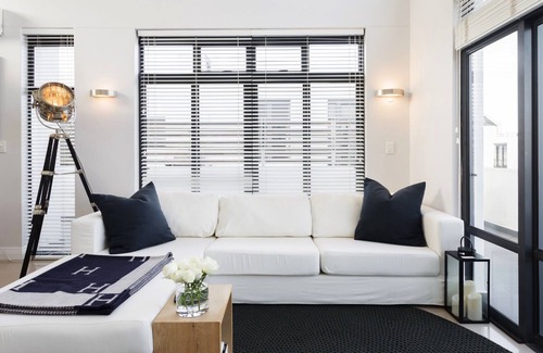 Big Bay Apartment | Airy & bright loft directly on the beach in Big Bay