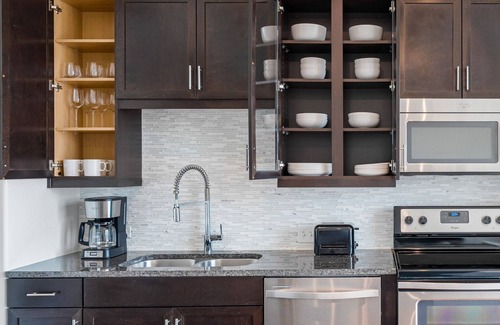 Waller Creek District Apartment | Airy Downtown Austin 1BR w/Gym, Pool & W/D, nr Rainey St, by Blueground