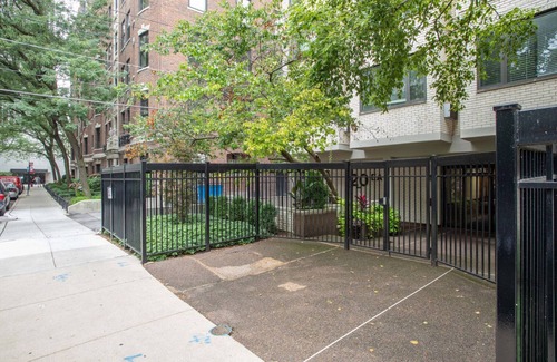Gold Coast Apartment | Airy Gold Coast Studio close to L, walk to Mariano Park, by Blueground