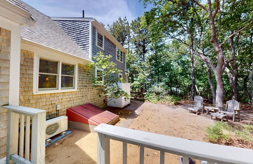 Eastham House | Airy home with AC, W/D, deck, & bikes- close to Nauset Light Beach & trails