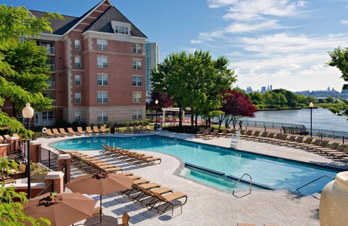 Exchange Place North Apartment | Airy Jersey City 1BR w/Gym, W/D & Elevator, near PATH, by Blueground