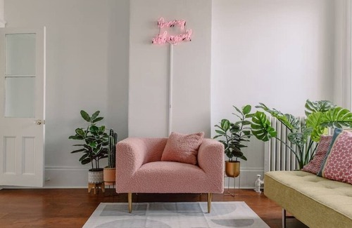Central Hamilton House | Airy loft | Chic 70’s & 80’s vibe in an artsy area