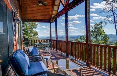 Murphy Cabin | Airy mountain cabin with long range views
