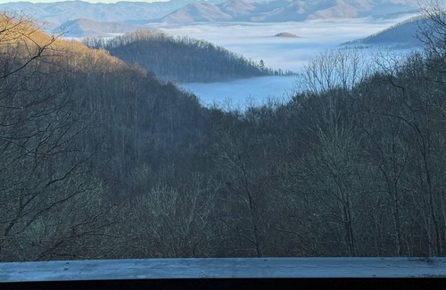 Sylva House | Airy mountain top retreat with world class views.