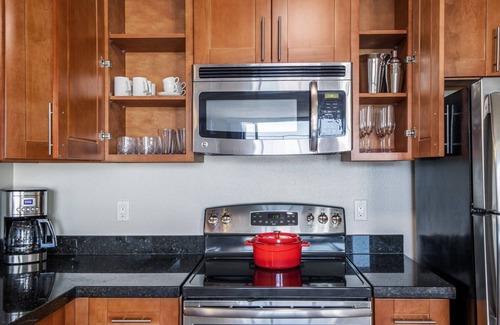 North Beach Apartment | Airy North Beach 1BR w/Pool, Fitness Center, near Muni, by Blueground