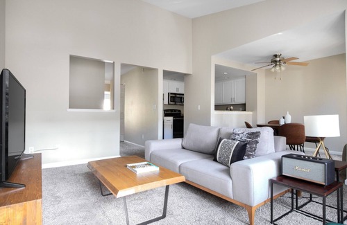 Santa Clara Apartment | Airy Santa Clara 2BR w/Parking, W/D, walk to Groceries, by Blueground