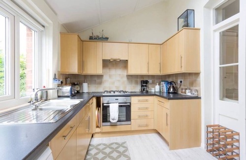 Deal Apartment | Airy seafront apartment, all one level, free parking, 3 bedrooms & 3 bathrooms