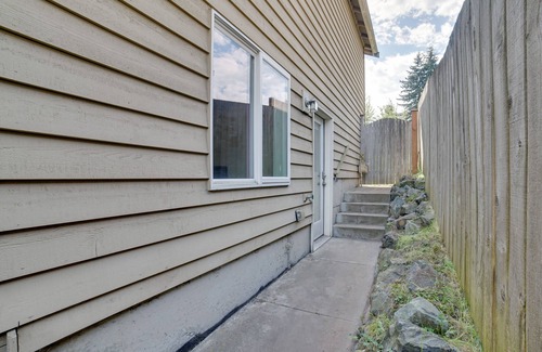 Greenwood Apartment | Airy Seattle Apartment ~ 7 Mi to Downtown!