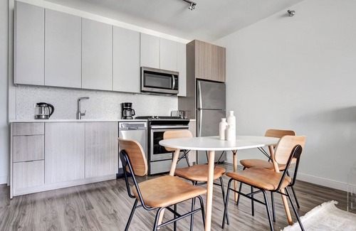 South Loop Apartment | Airy South Loop 1BR w/Lounge, Pool & Gym near Grant Park, by Blueground