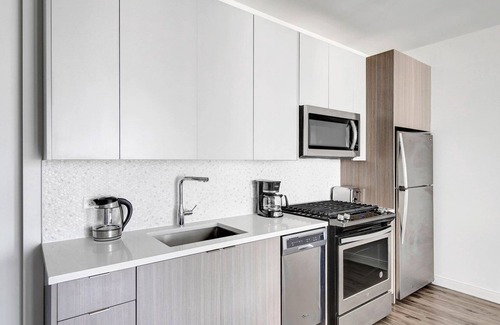 South Loop Apartment | Airy South Loop 1BR w/Lounge, Pool & Gym near Grant Park, by Blueground