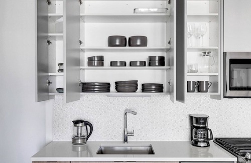 South Loop Apartment | Airy South Loop 1BR w/Lounge, Pool & Gym near Grant Park, by Blueground