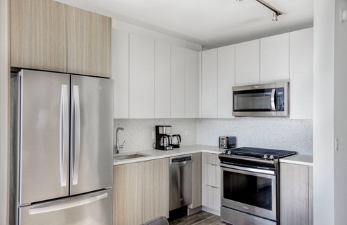 South Loop Apartment | Airy South Loop Jr 1BR w/Lounge, Pool & Gym nr Grant Park, by Blueground
