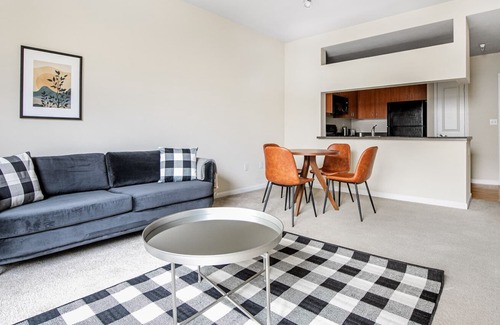 South San Francisco Apartment | Airy South SF 1BR w/ W/D, Gym, Pool, next to BART and TJ, by Blueground