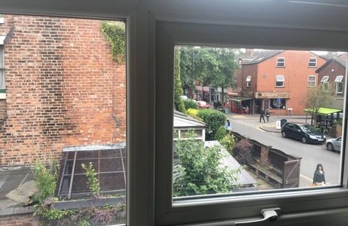 Didsbury Apartment | Airy Spacious Flat in the heart of Cosmopolitan West Didsbury