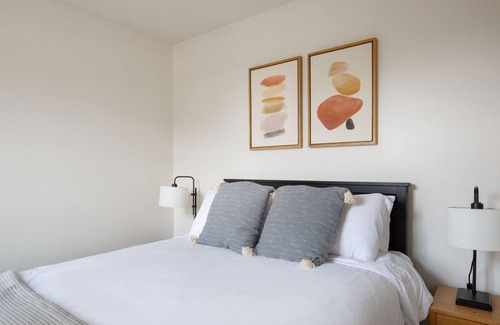 Uptown Apartment | Airy Uptown 1BR w/ Fire Pits & Indoor Pool, nr Beach, by Blueground