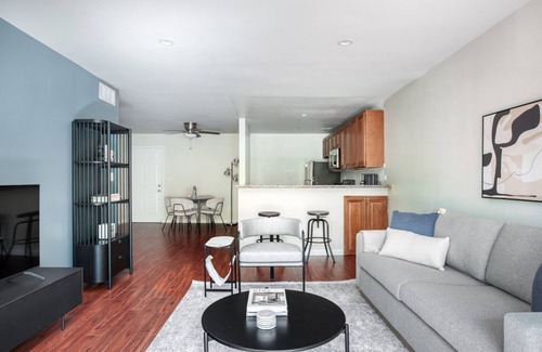 Woodland Hills Apartment | Airy Woodland Hills 1BR w/Pool & Gym, nr Warner Center, by Blueground
