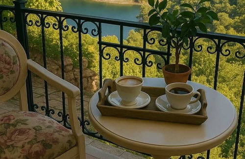 Tsivlos Apartment | Aithra Boutique Hotel Cozy Quad Lake View Room