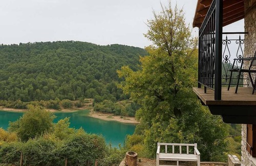 Tsivlos Apartment | Aithra Luxury Suites, Junior Lakeview Suite