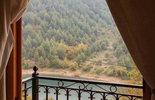 Tsivlos Apartment | Aithra Luxury Suites, Superior Lakeview Suite