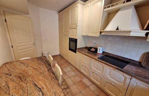 Ajaccio Apartment | Ajaccio 2 bedroom flat in villa, private swimming pool in garden, nearby beach