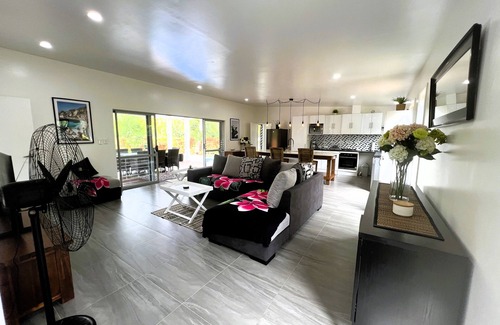 Matavera House | Ake Ake House a stylish and private retreat in the peaceful village of Matavera.