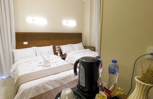 Kafrat al Jabal Hotel | Akhnaton Pyramids View