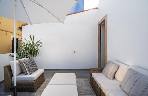 Santo Condestavel Apartment | Akicity Ourique White