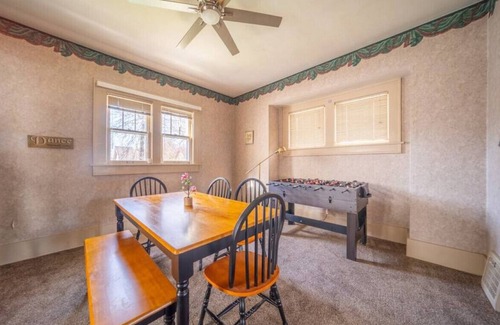 Highland Square House | Akron · Eclectic 4 BR in Akron, Highland Square king bed