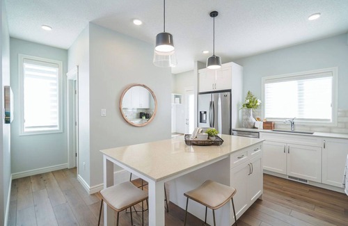 Southeast Edmonton House | AK’s Den: Hostel prices, private room comfort, and a therapy cat!