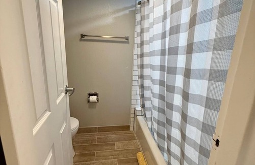 South Central Omaha Apartment | Aksarben Gem near UNO