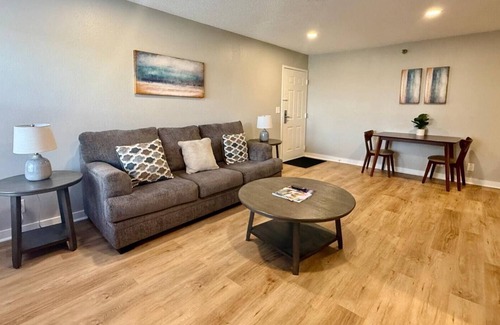South Central Omaha Apartment | Aksarben Living Close to UNO