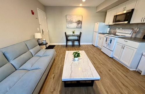 South Central Omaha Apartment | Aksarben View One Bedroom