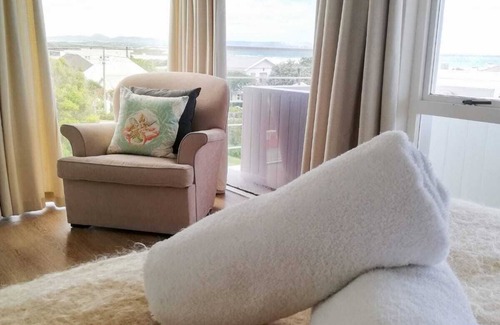 Voelklip House | Akwa House Hermanus - your home away from home!