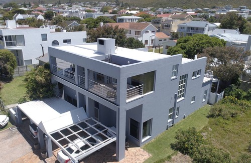 Voelklip House | Akwa House Hermanus - your home away from home!
