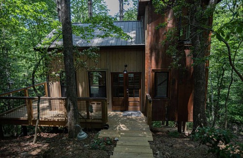 Dahlonega Cabin | Al's Nest: Secluded Treehouse Overlooking Creek