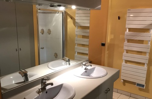 Saint-Loup-Hors Bed & Breakfast | Alain welcomes you to the Gîte de la paix