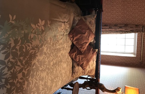 Saint-Loup-Hors Bed & Breakfast | Alain welcomes you to the Gîte de la paix