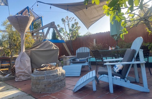 West Alameda House | Alameda Bedroom and Bathroom with Private Entrance